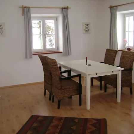 Perllehen Apartmán *